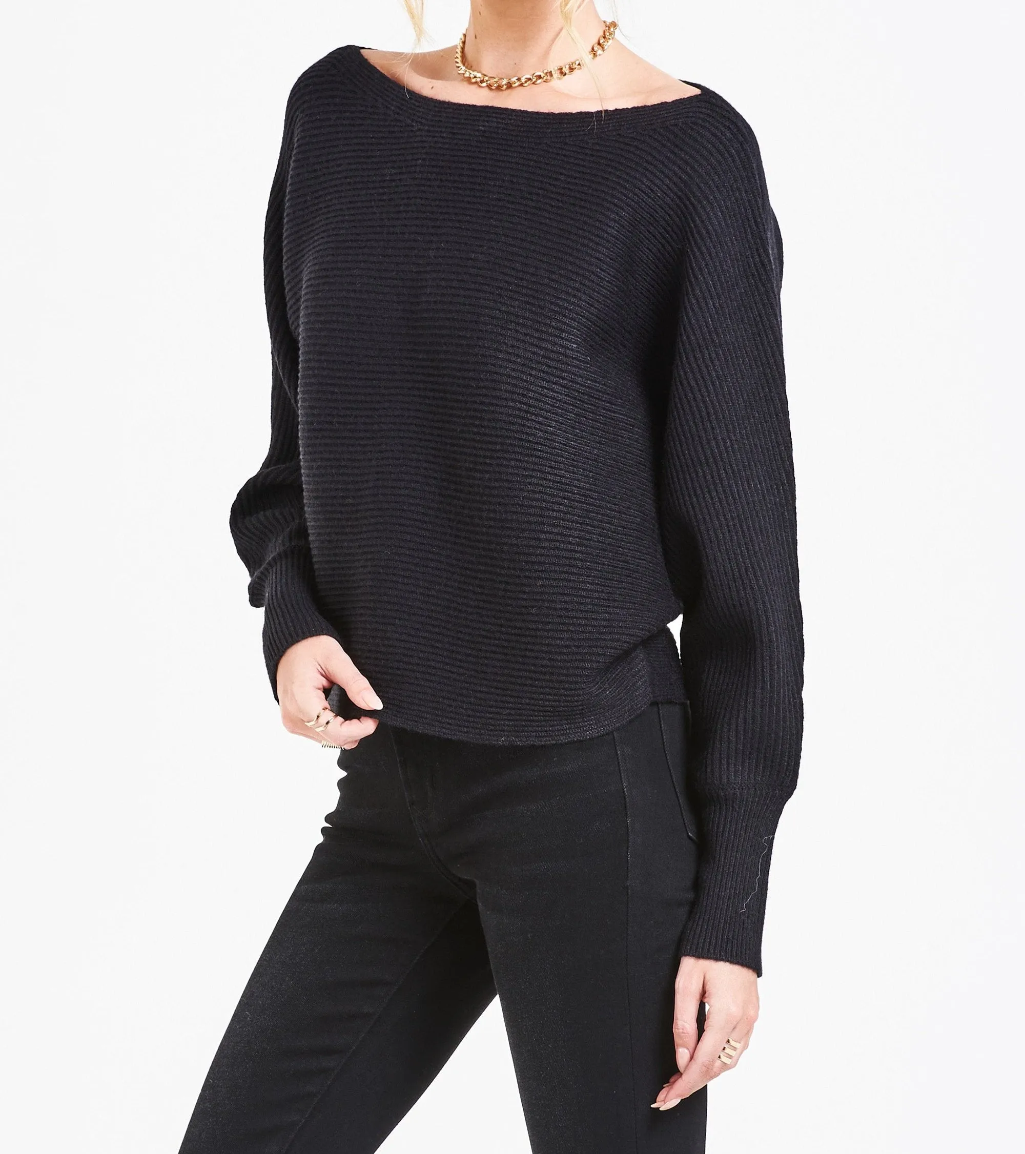 TIFFINY OFF SHOULDER SWEATER BLACK